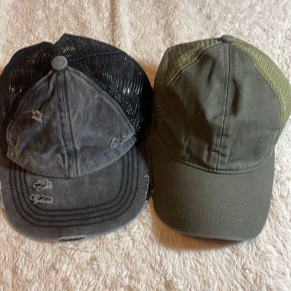 Ladies hat bundle - Picture 2 of 6